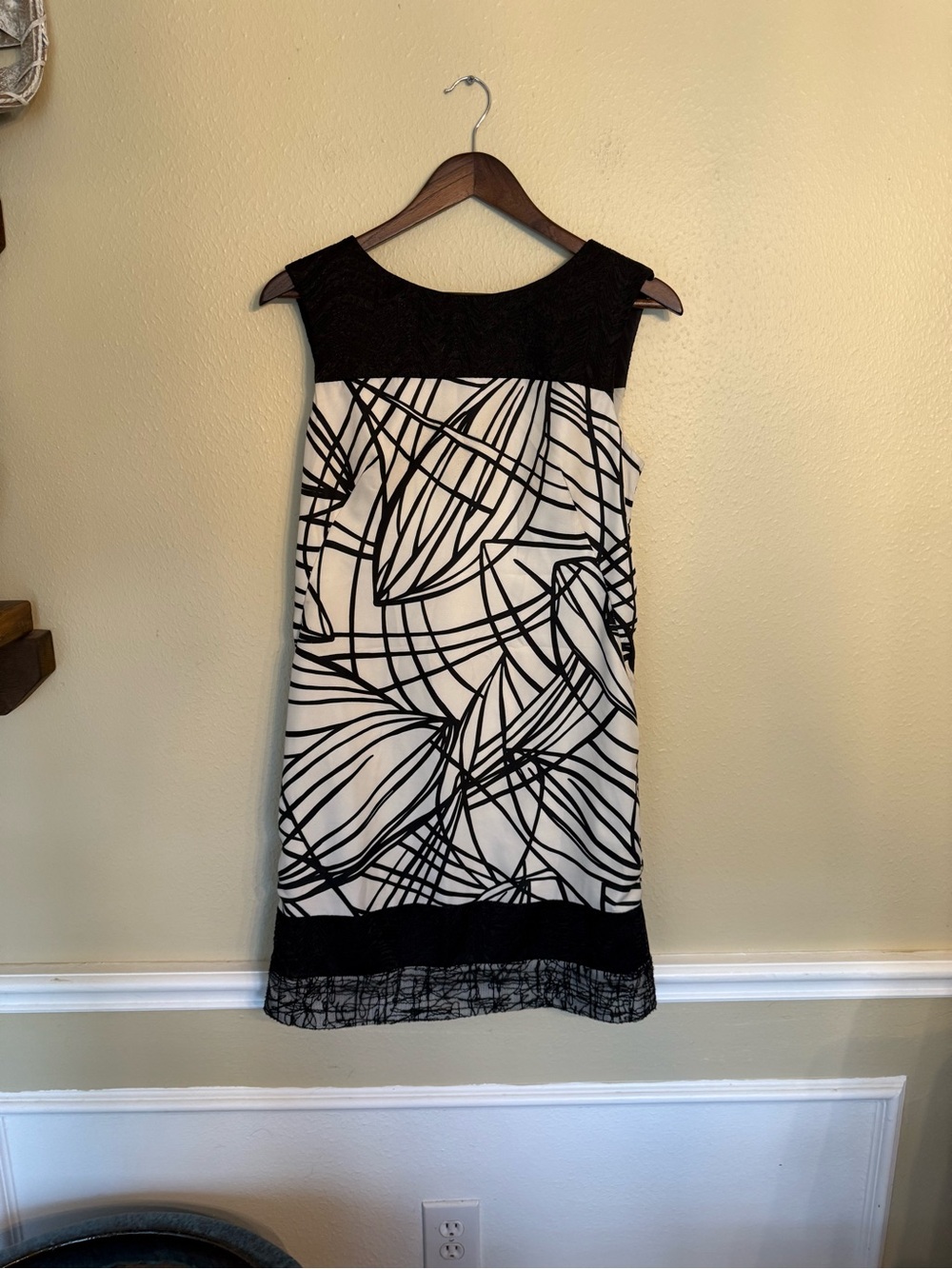 Ann Taylor Black and White Graphic Sleeveless Mini Dress